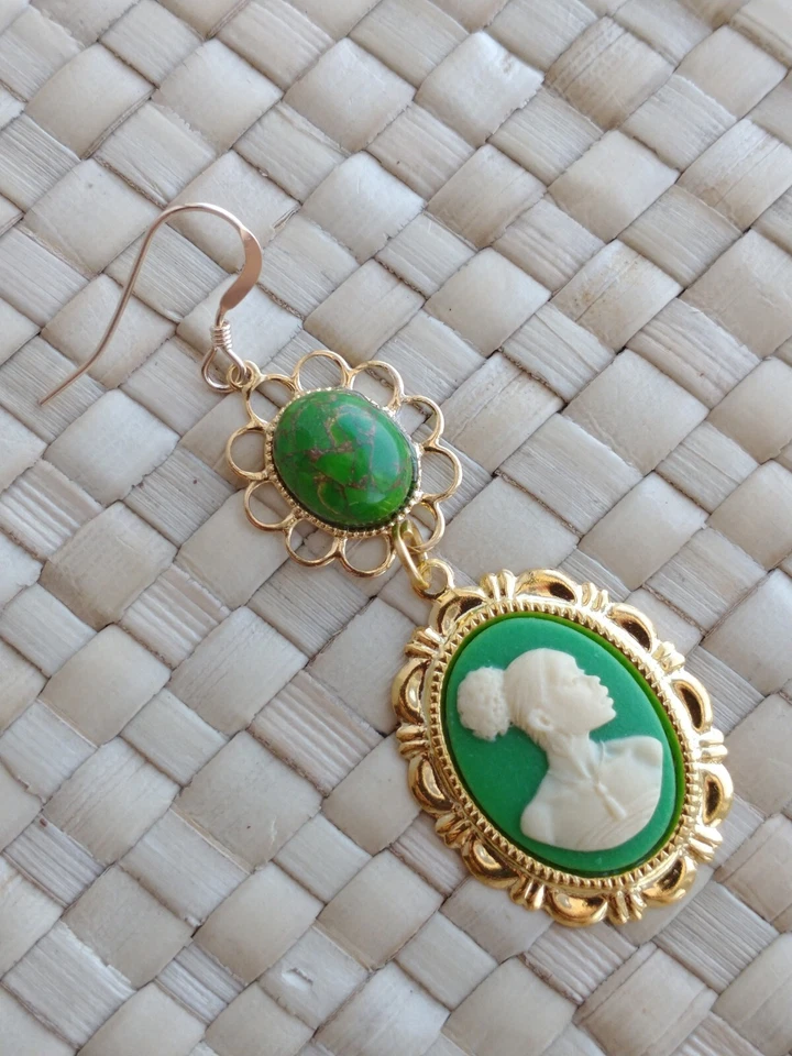 Pendientes camafeo silueta africana con piedras turquesa cobre verde natural  Foto 2 de 4