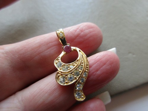 VINTAGE RETRO OLD GOLD TONE CRYSTAL SWIRL RED STONE FOB CHARM PENDANT PRETTY UK - Picture 3 of 3
