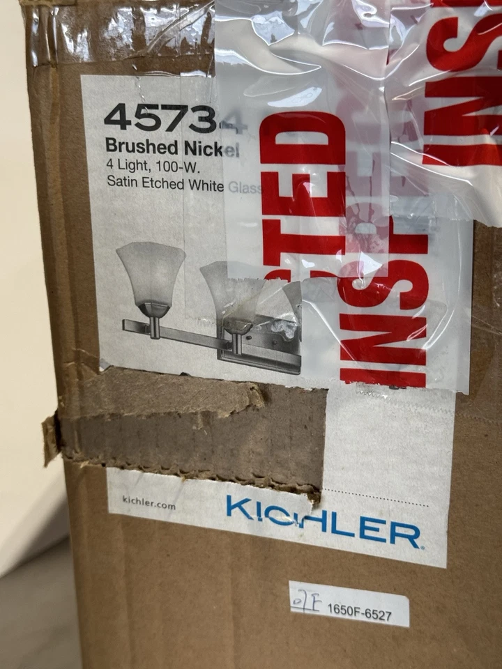 Luz de tocador de baño Kichler de níquel cepillado Serena 45734 NI 4 vidrio blanco satinado Foto 3 de 4