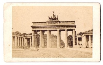 Photograph Berlin, view of the Brandenburg Gate from Pariser Platz seen 