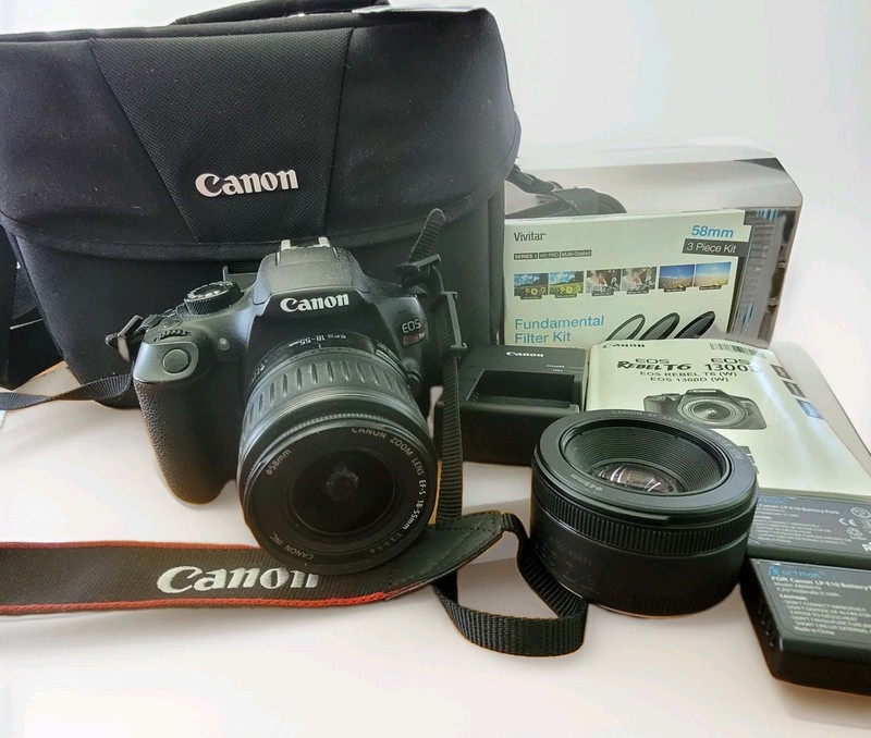 Canon EOS Rebel T6 DSLR Bundle 18-55mm 50mm STM Lens Bag Charger Extras