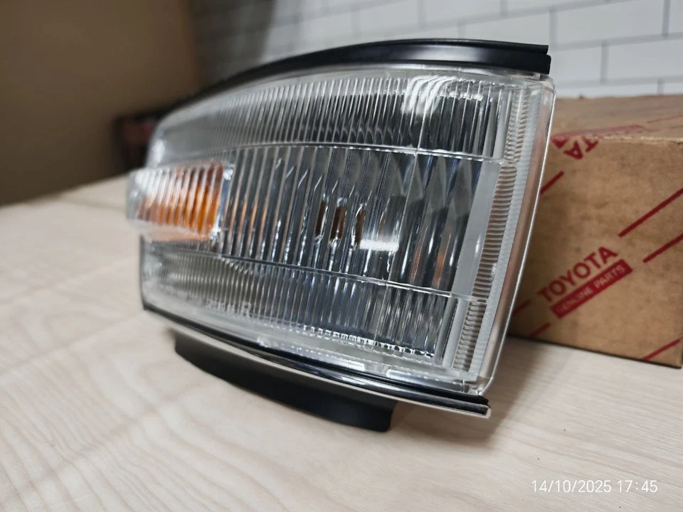 TOYOTA COROLLA EE90 AE92 LUZ DE GIRO ESQUINA DELANTERA LATERAL DERECHA SOLO GENUINA Foto 3 de 4