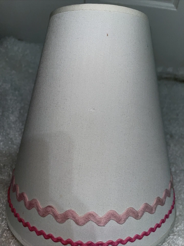 RETIRADO Pottery Barn Niños Rosa Ric rac Lámpara Pantalla ¡Excelente Estado! Sin lámpara Foto 4 de 4
