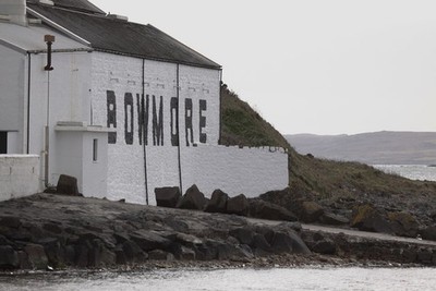 Photo 12x8 Bowmore distillery Bowmore/Bogh Mu00f2r The view of the disti c2013