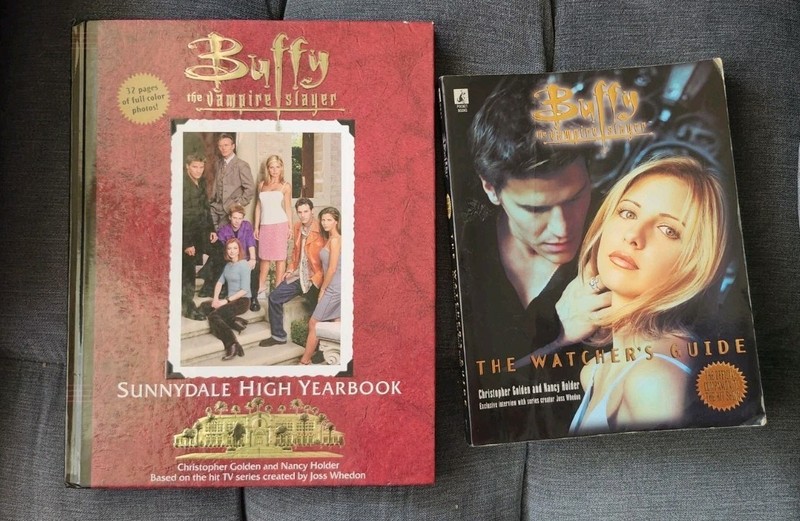 Buffy The Vampire Slayer Books(2) Sunnydale High Yearbook+The Watchers Guide Guc