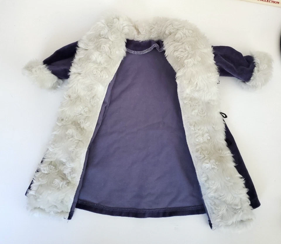 American Girl Samantha Terciopelo Vacaciones Invierno Abrigo, Sombrero y Mitones Conjunto-Retirado Foto 4 de 4