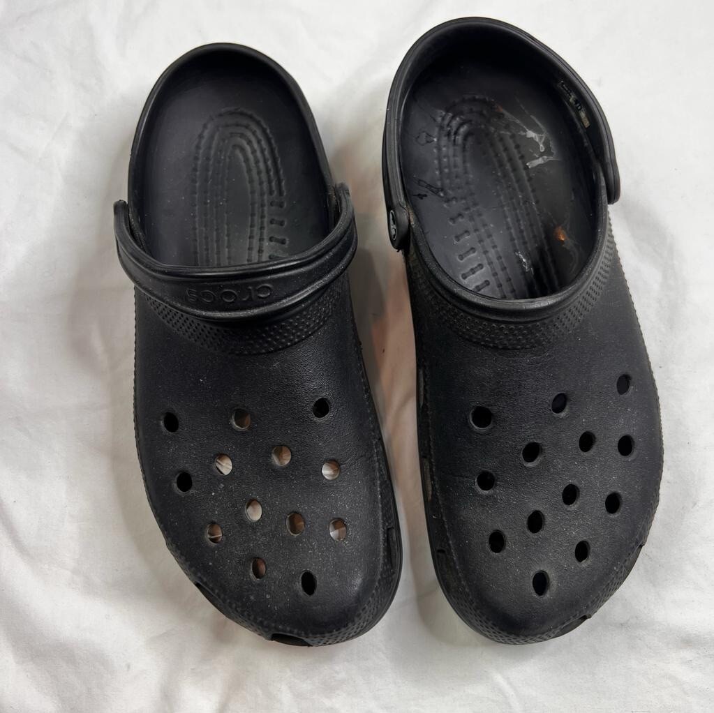 Men’s black Classic crocs size 11 A040323 Gem
