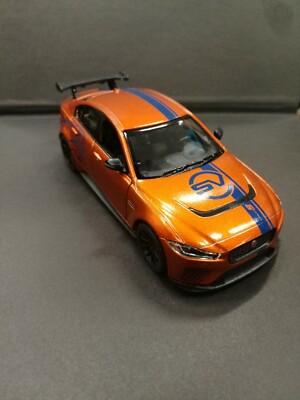 Jaguar XE SV Project 8 Orange Kinsmart Spielzeug Auto 1:38 Modell Diecast Neu