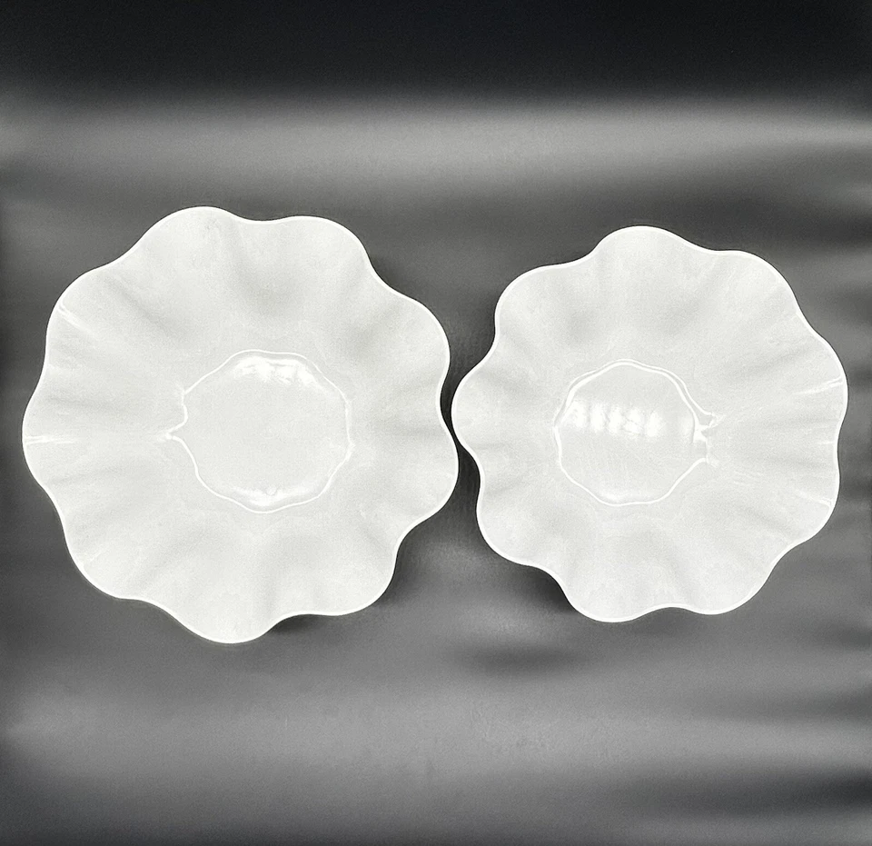 Cuencos para servir MCM festoneados con caparazón ondulado redondo con volantes de melamina blanca Foto 4 de 4