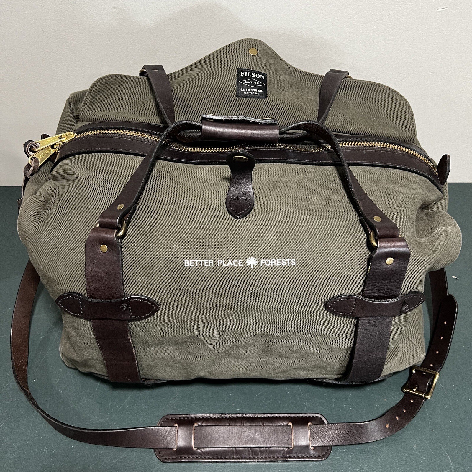 FILSON MEDIUM RUGGED TWILL & LEATHER DUFFLE BAG OTTER GREEN YKK Zippers 43L NICE eBay