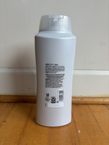 Suave Professionals Daily 2 in1 Plus Shampoo Conditioner Balanced Moisture 28 Oz - Picture 2 of 3