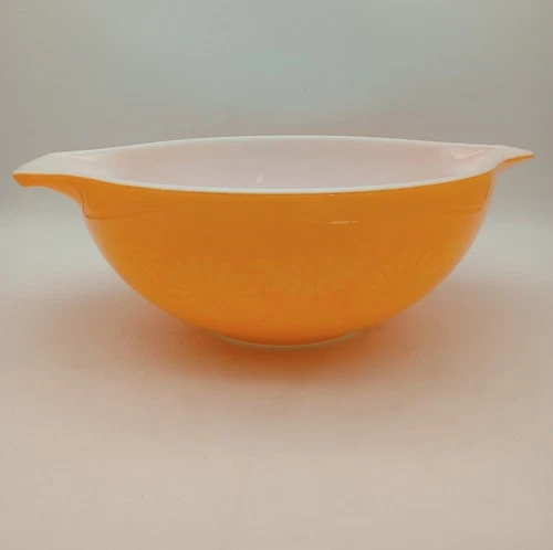 PYREX Orange Yellow Daisy Sunflower 444 Cinderella Mixing Bowl 4 Quart
