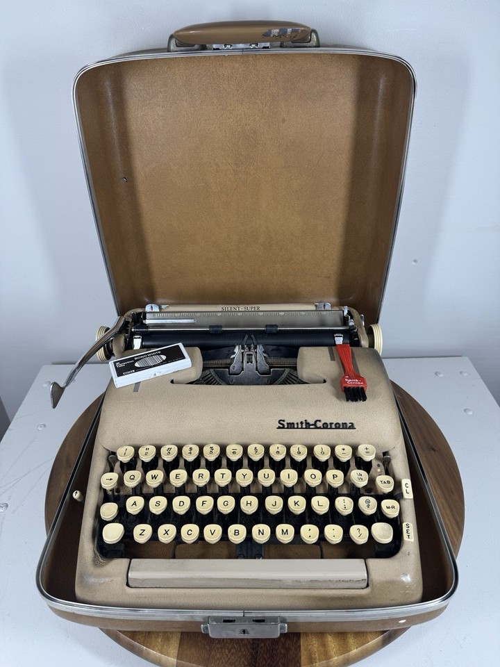 Vtg 1960 Smith-Corona Silent Super Portable Typewriter Beige W/case No Key