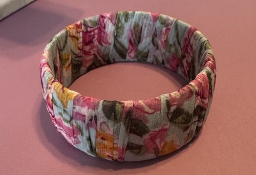 Pretty Vintage Floral Fabric Wrapped Bangle Bracelet Fits 6-7” Wrists - Picture 4 of 5