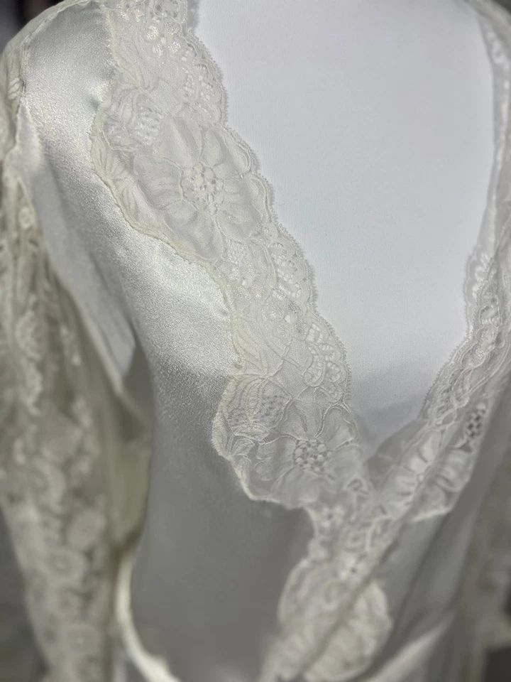 Vintage Christian Dior Bridal Robe White Lace Satin Lingerie Large USA Saks - Image 4 of 4