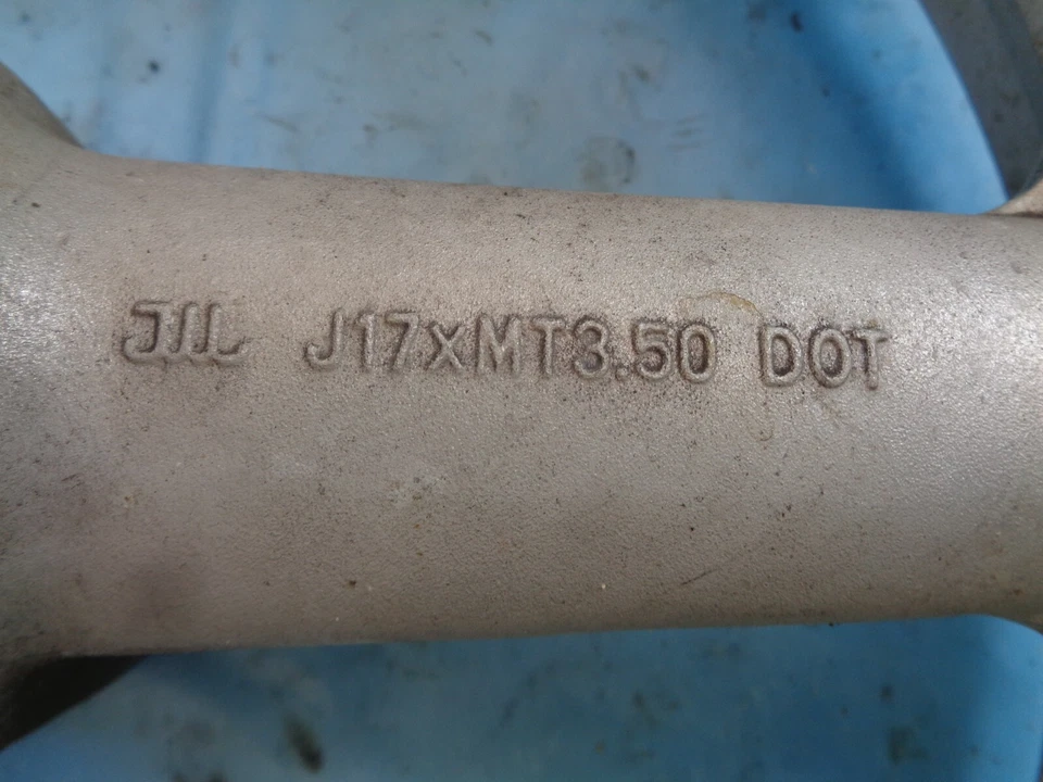 2002 Suzuki Hayabusa rear rim wheel  6 inch GSXR TL 1000 01 02 - Image 4 of 4