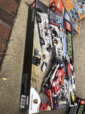 Lego Speed Champions 75876 Porsche 919 Hybrid and 917K Pit Lane