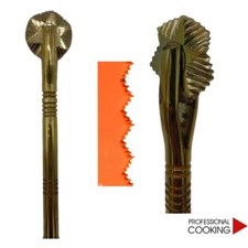 Rotella tagliapasta sardo su rudigliu artigianale in ottone massiccio n.25