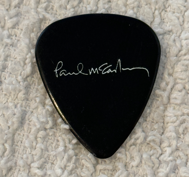 Linda McCartney Paul McCartney ギターピック PAUL MCCARTNEY GUITAR PICK BEATLES 09/22/2012 CONCERT STAGE