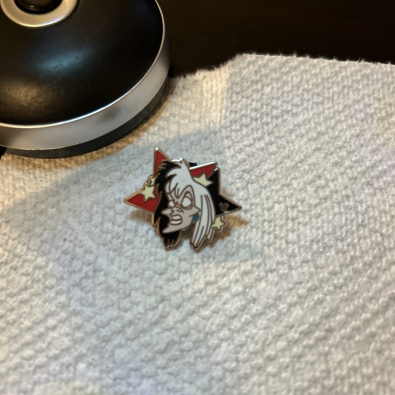 WDW 2012 Hidden Mickey Series Star Characters Cruella Disney Pin - Villain