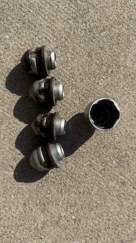 Jaguar Wheel Locking Key Code T With 4 Nuts, Came Off XF - Picture 5 of 5