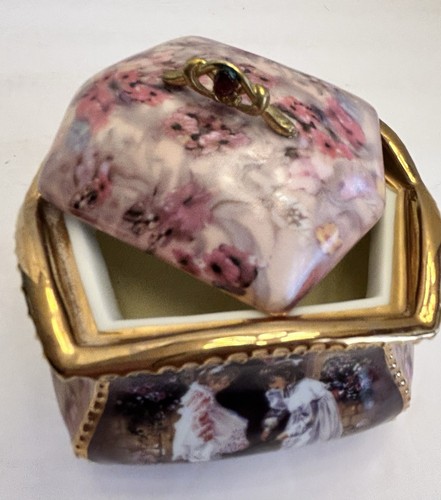 My Sister My Friend Porcelain Heirloom Music Box By Sandra Kuck Shared Memories - Picture 7 of 12