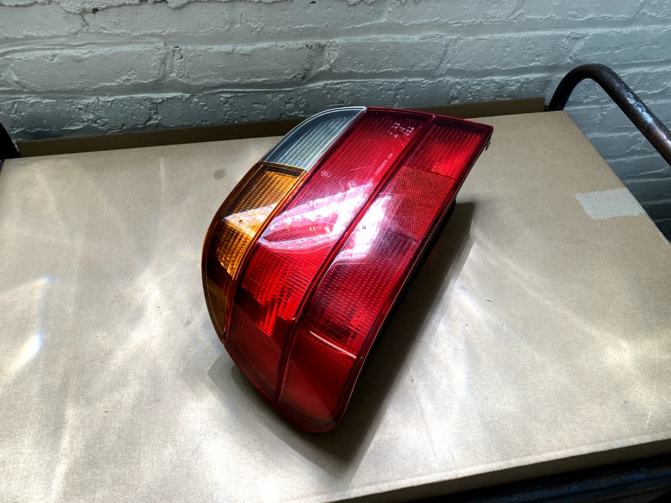 Conjunto de lámpara trasera lateral izquierda BMW 740i 750iL 1995-1998 OEM con bombillas 63218352027 Foto 4 de 4