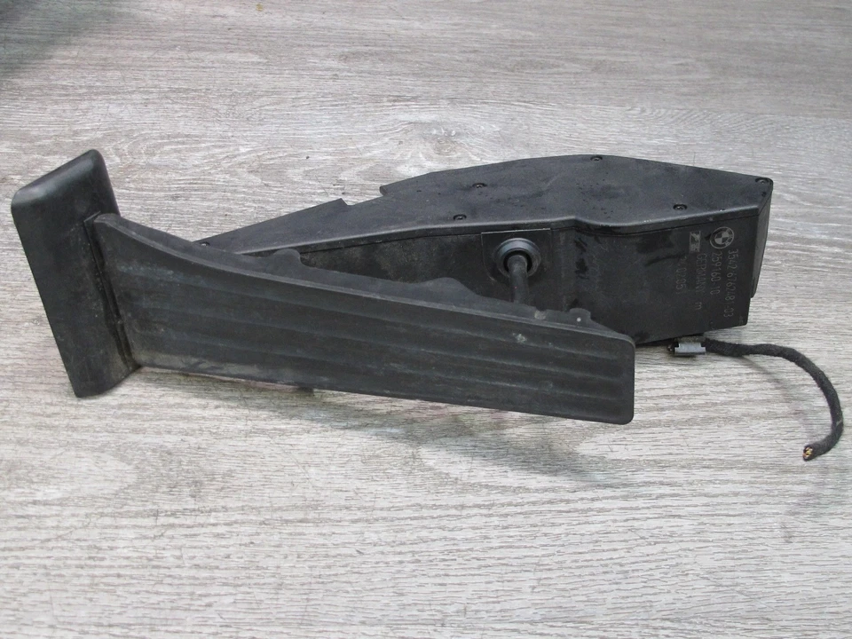 01-06 BMW E46 325Ci 330Ci M/T MANUAL CLUTCH BRAKE GAS ACCELERATION PEDAL SET OEM - Image 3 of 4