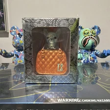 TOY CHIHUAHUA BARKING AT ME FROM A TINY PURSE ORNAMENT Taylor Swift IN HAND