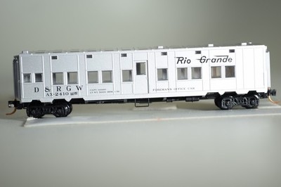 29019 N Scale Micro Trains 50' TROOP  CAR RG D&RGW DENVER AND RIO GRANDE