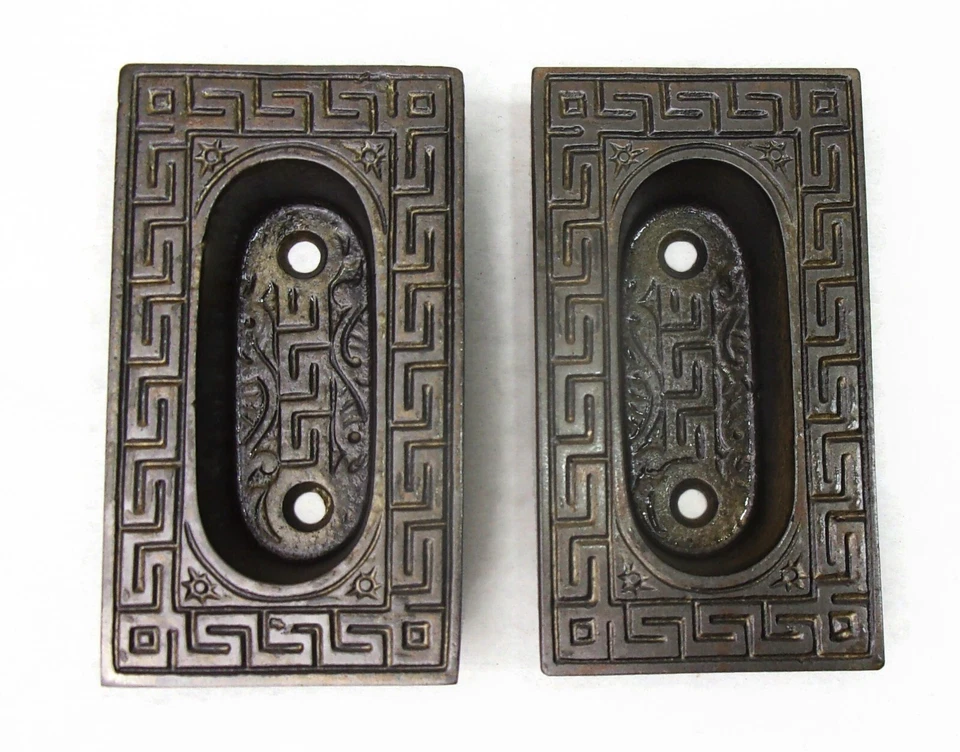 2 asas elevadoras de marco de ventana de hierro fundido ornamentadas antiguas victorianas Eastlake Foto 2 de 4