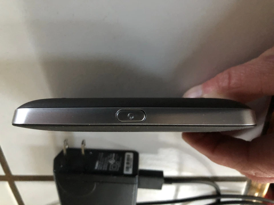 Sprint Netgear Zing 771S 4G LTE Mobile Hotspot w Battery & Charger - Image 3 of 4