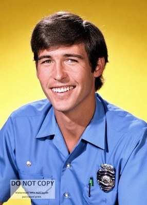 5X7 PUBLICITY PHOTO - RANDOLPH MANTOOTH ''JOHNNY GAGE'' IN EMERGENCY! (DA-480)