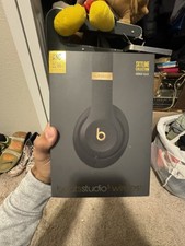 Beats by Dr. Dre Studio3 Wireless Headphones midnight black, NOT WORKING