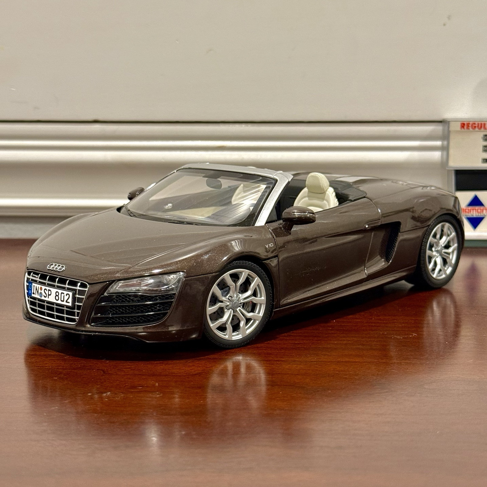 【専用】アウディR8 Spyder ミニカー 1/18 s-l1600.jpg
