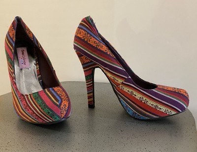 TORTE CALIENTA   Mesa  Heels 4.5 Pumps Tropical Fabric Multicolor  Size 6.5M