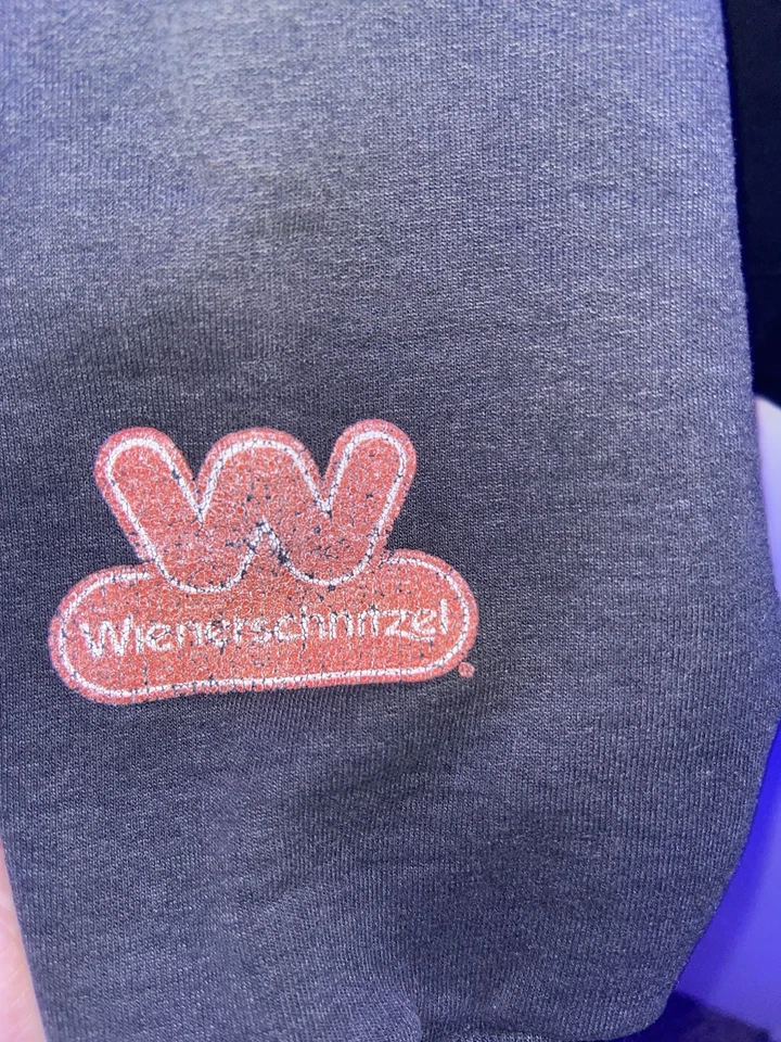 Camisa De Colección Súper Rara Años 90 Weinerschnitzel Manga Larga “Der” Promo Crew Talla Med Foto 3 de 4