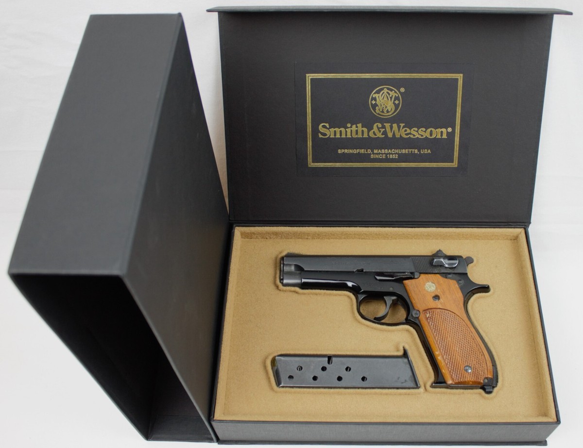 PISTOL GUN PRESENTATION CUSTOM DISPLAY CASE BOX for SMITH