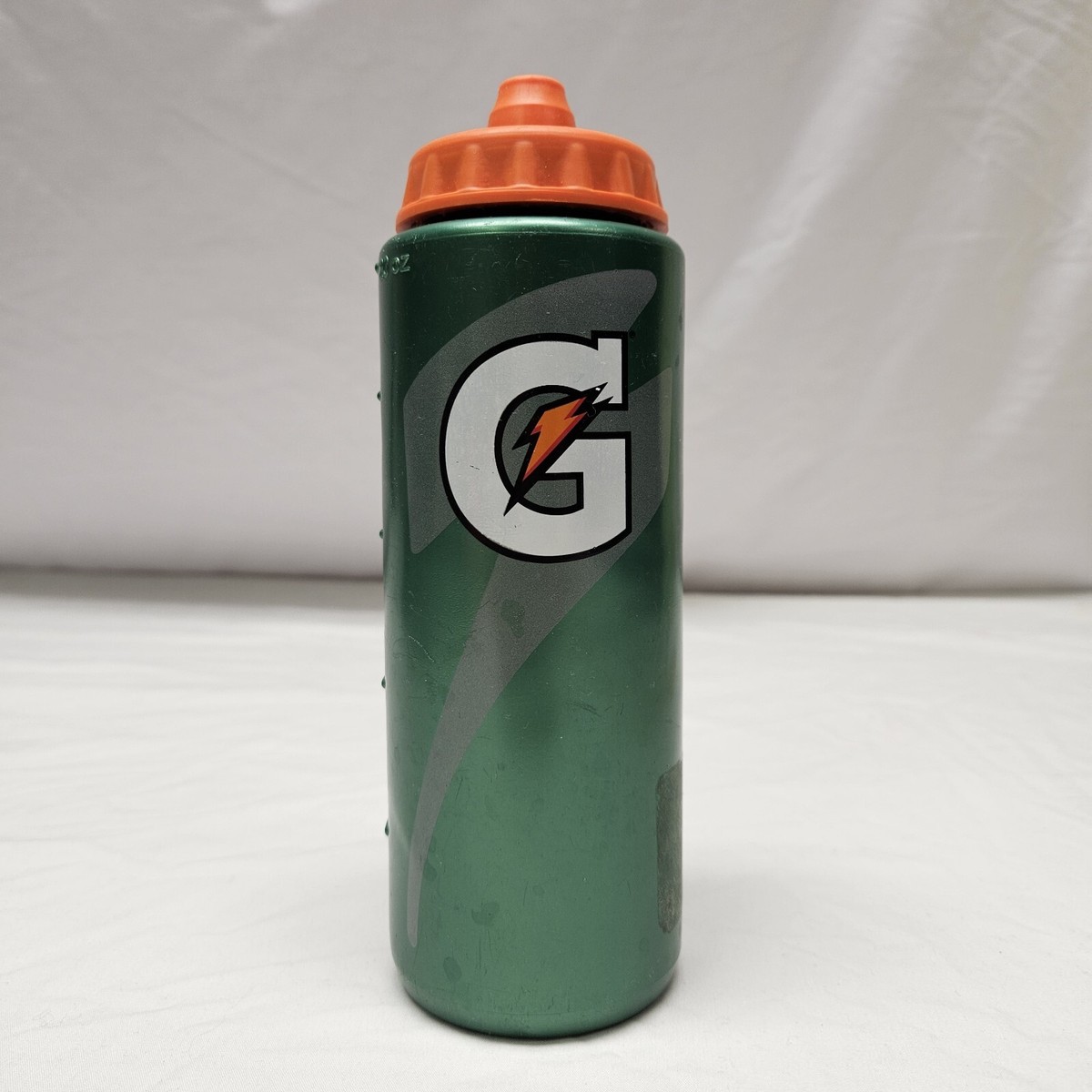 アメリカで大流行！ゲータレードSqueeze Bottle グリーンカラー Gatorade Squeeze 8 Inch 20oz Plastic Water Bottle Green And Orange