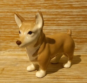 Szeiler England Ceramic Corgi 8.5cm High x 9.5cm Long