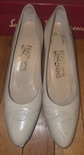 Salvatore Ferragamo Vintage Bone Beige Leather Low Heels Sz 8AA FREE SHIPPING