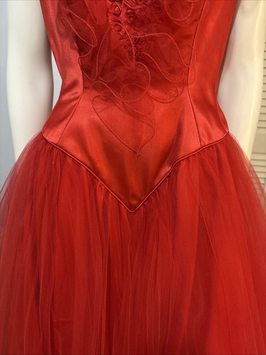 VTG Mike Benet Formals Red Gown Embroidery Ruffles Layers Of Tulle SZ S~AS IS~ - Picture 8 of 22