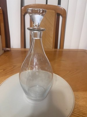 VINTAGE ETCHED 10'' TALL GLASS DECANTER W/ GLASS STOPPER