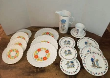 VINTAGE PLASTIC PLAY DISHES MIXED LOT/READ