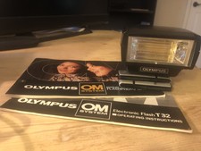 Olympus T-32 Electronic Flash w/manuals  Uses AAA Batteries
