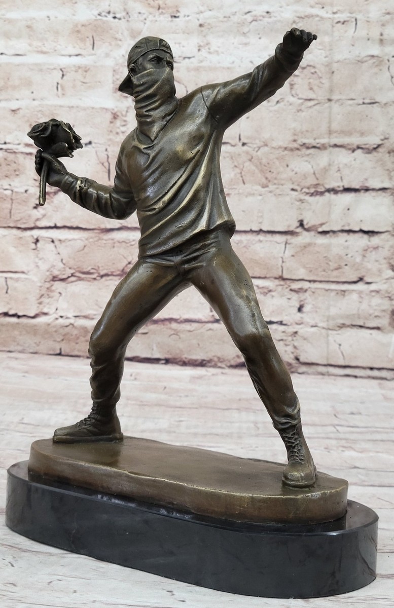 FLOWER BOMBER BRONZE STATUE ♯2 Banksy England Street Art BRONZE FLOWER THROWER BOMBER Statue