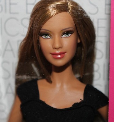 Barbie Basics 2009 - Collection 001, Model 12 #R9919 Collector Edition nrfb,top