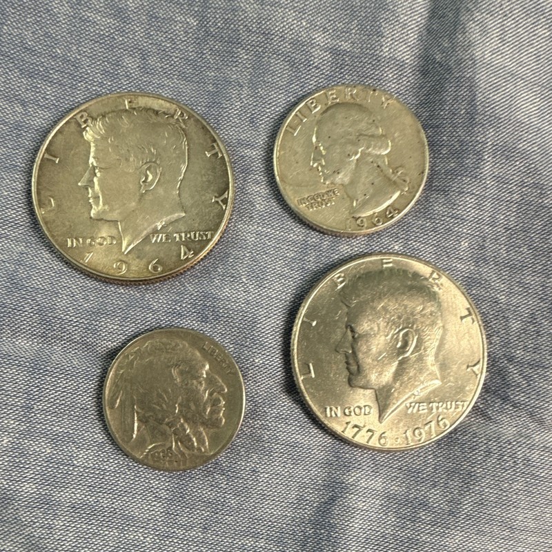 US Coin Lot: 1964 Kennedy Halve, 1776-1976 Half, 1964 Quarter, 1936 Buffalo.
