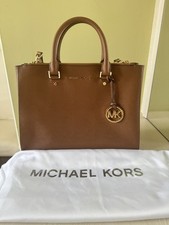 Borsa a tracolla Michael Kors Selma in pelle saffiano marrone