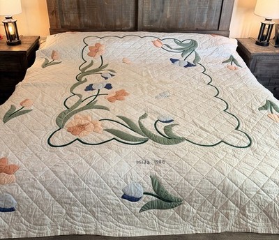 Vintage Bucilla Tulips Applique Quilt Dated Embroidred Finished 80x96